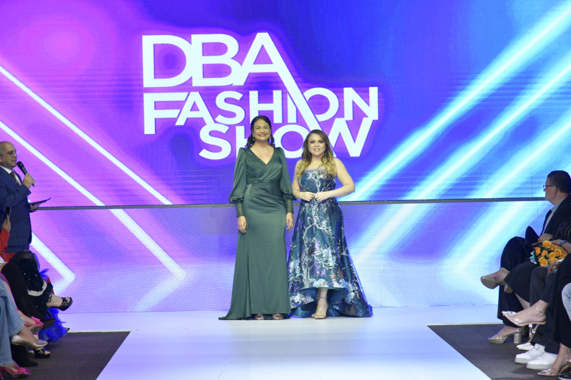 Presentación oficial | DBA Fashion Show – Dominican Beauty Academy Rossy Escotto Minaya, presidenta de la Federación de Mujeres Empresarias Dominico Internacional (FEM) y Karumi Suazo, directora de DBA